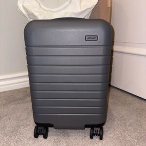 Kid’s size Carry-On Asphalt Gray w/ TSA compliant ejectable battery